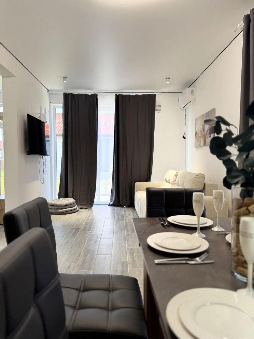 Коттедж с бассейном на улице Винодельческая