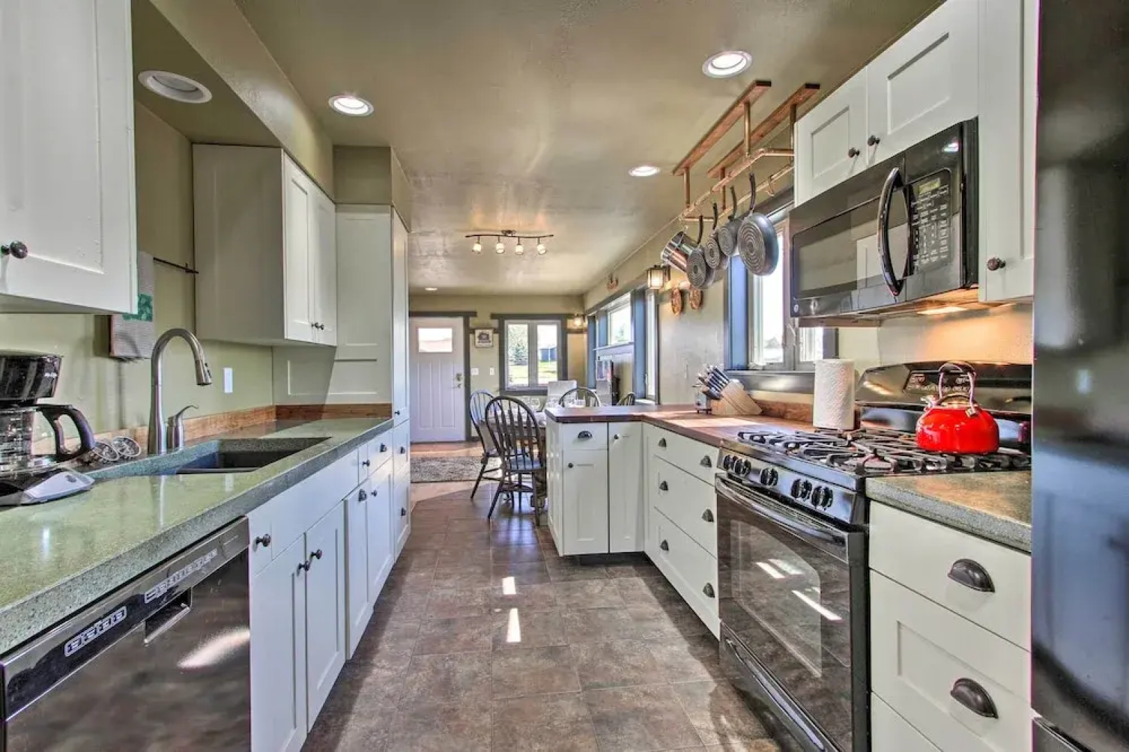 Pet-friendly Choteau Townhouse With Gas Grill!