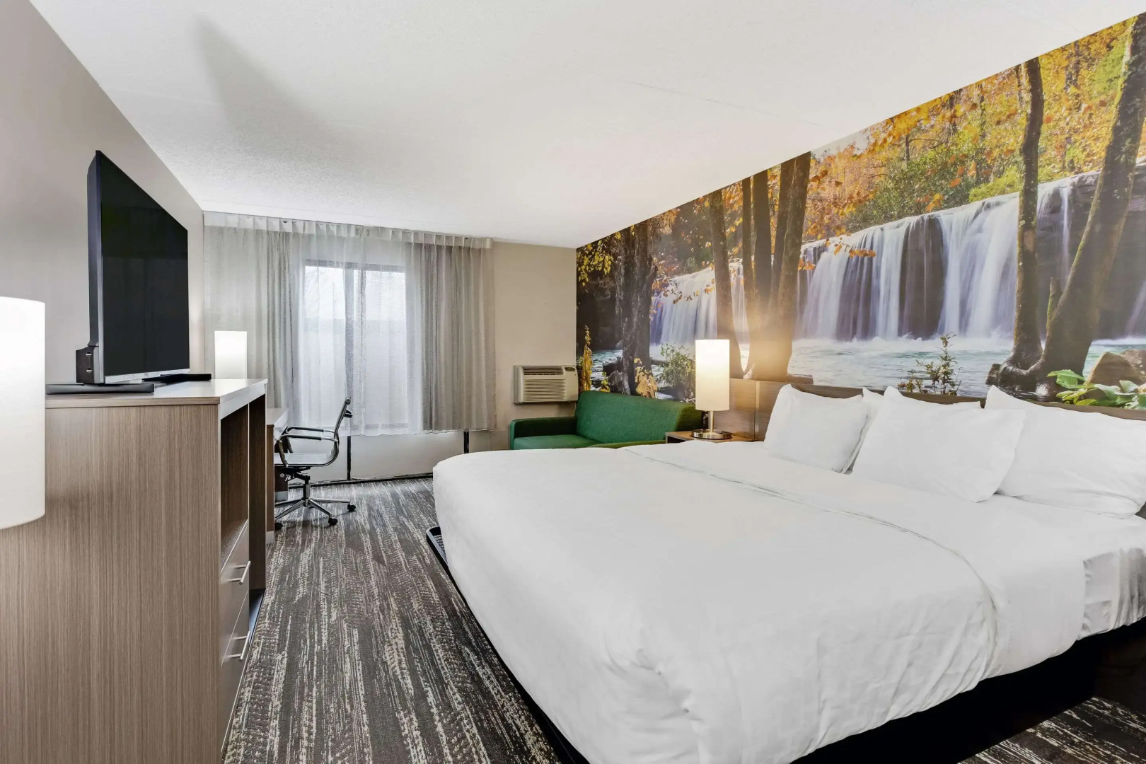 Clarion Pointe Near Erie Casino