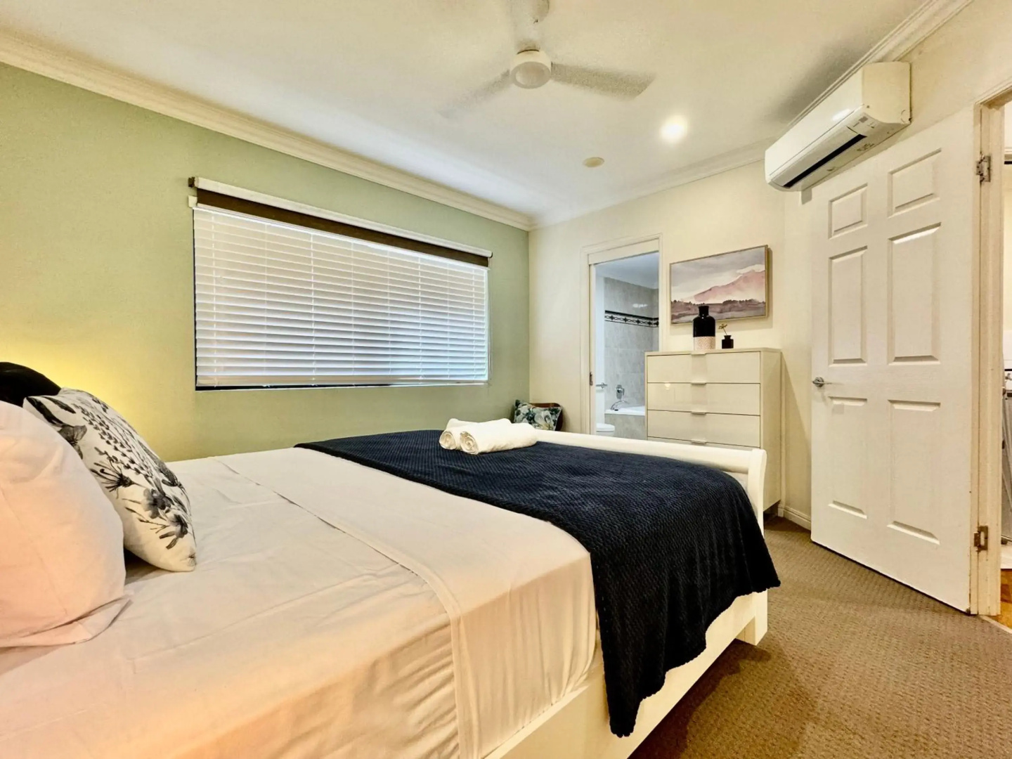 Lighthouse Apartments on The Strand - 2