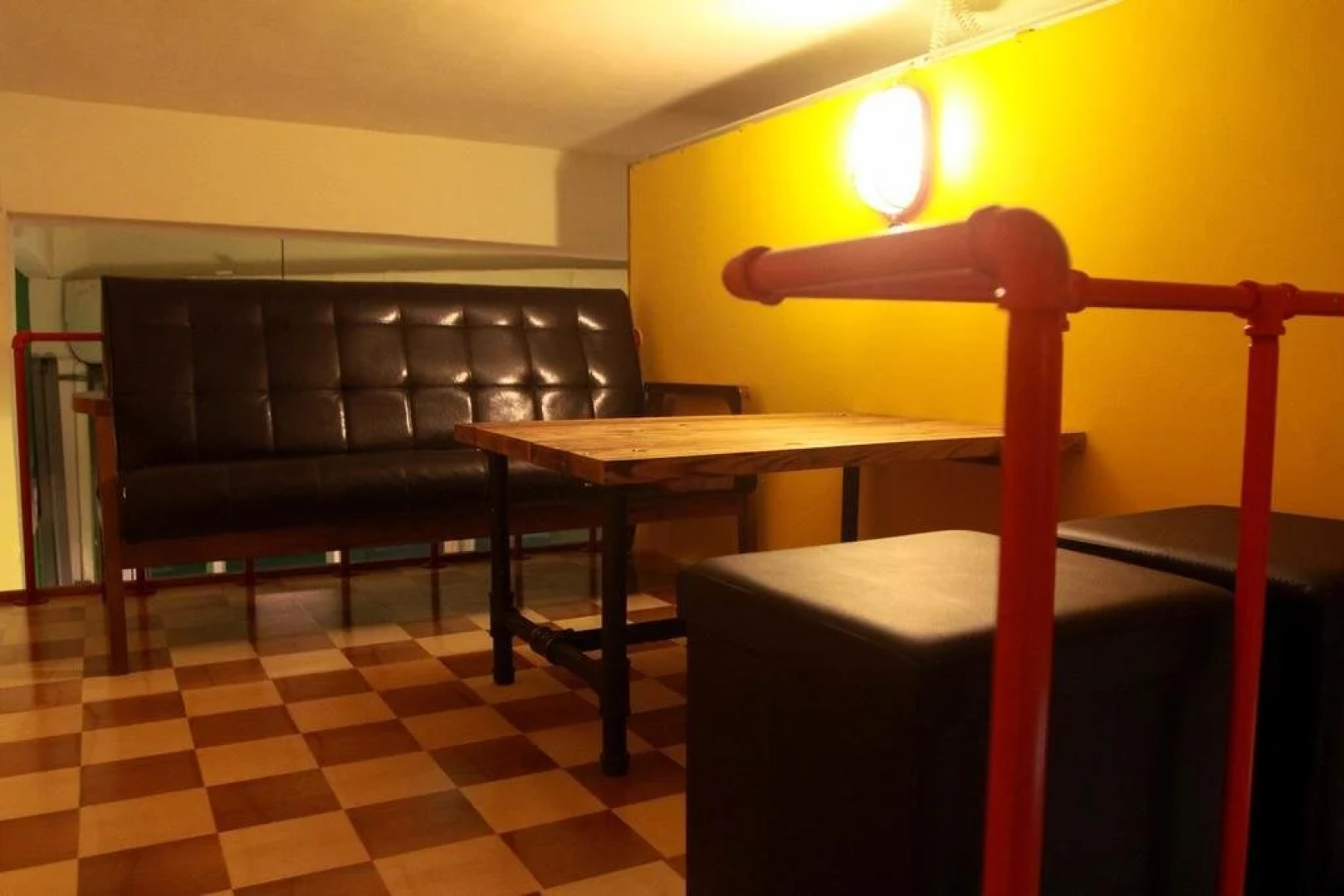Hostel Who Knows