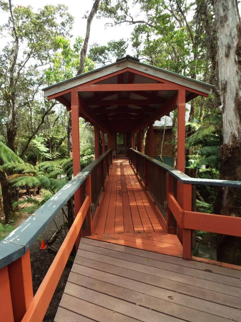 The Guest Cottages @ Volcano Acres Tree House