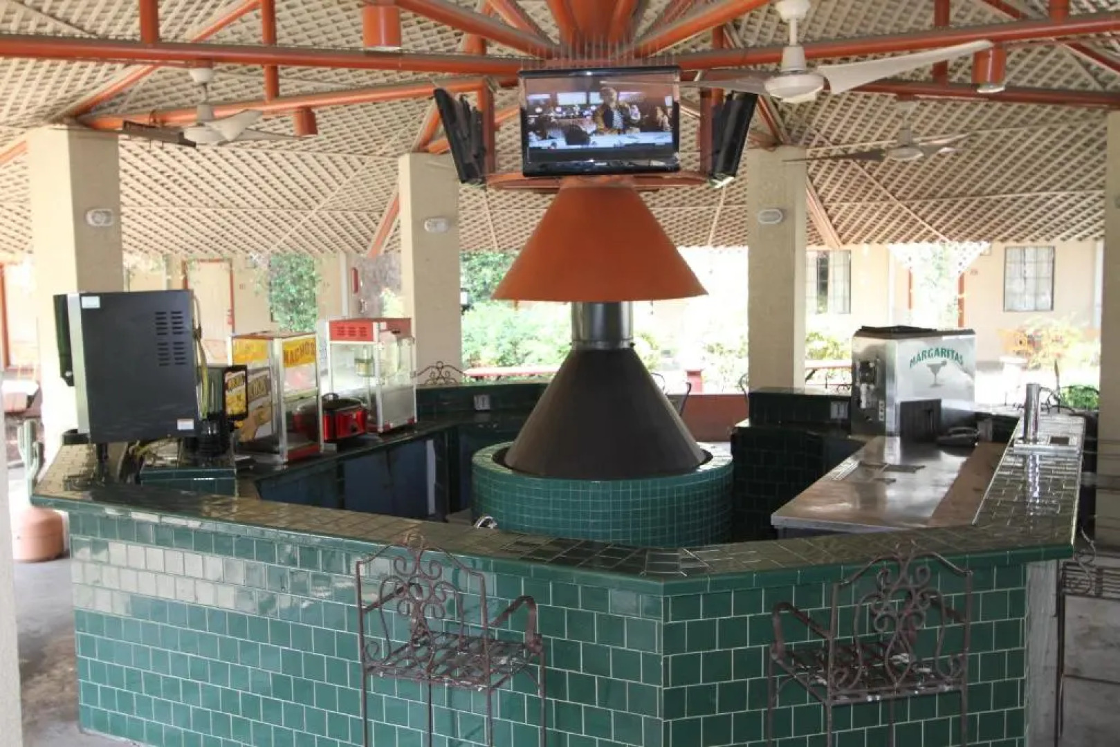 Family Garden Inn & Suites