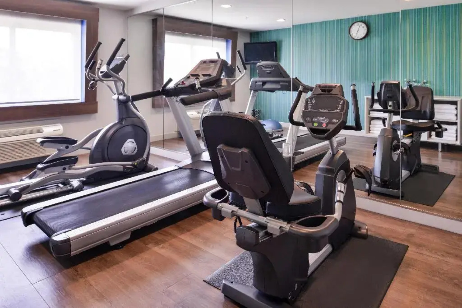 Holiday Inn Express Hotel & Suites Elgin by IHG