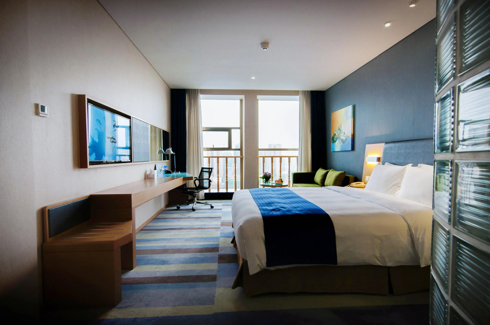 Holiday Inn Express Leshan City Square by IHG