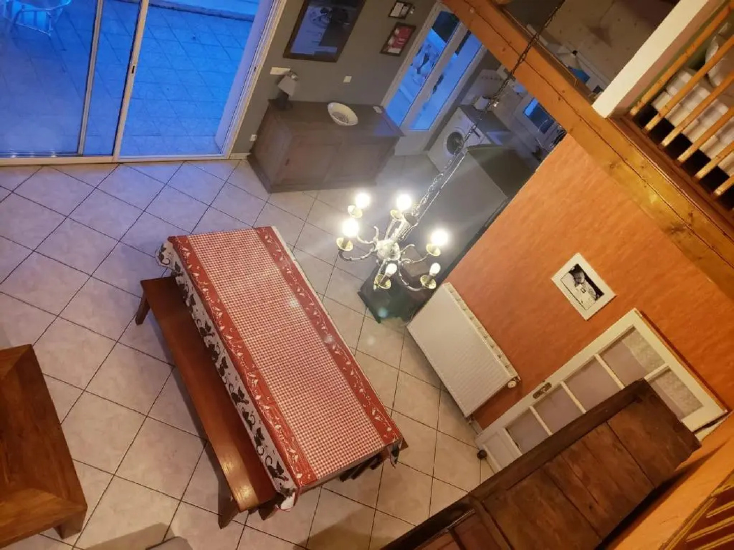 Rez de Piscine, 10 Personnes - RÊVE DE PAPILLON et À L'étage, 5 Personnes - NID D'ÉTOILES, Il s'agit bien de deux gîtes individuels qui sont reliés par un escalier interne, cela permet a une grande famille de louer les deux gîtes