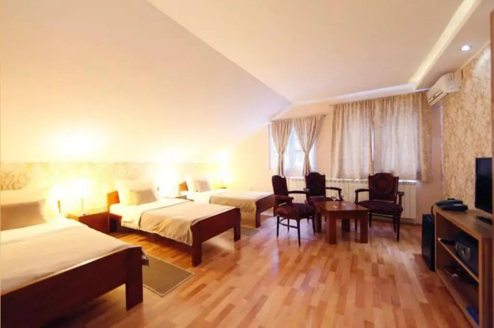 Rooms Konak Mikan