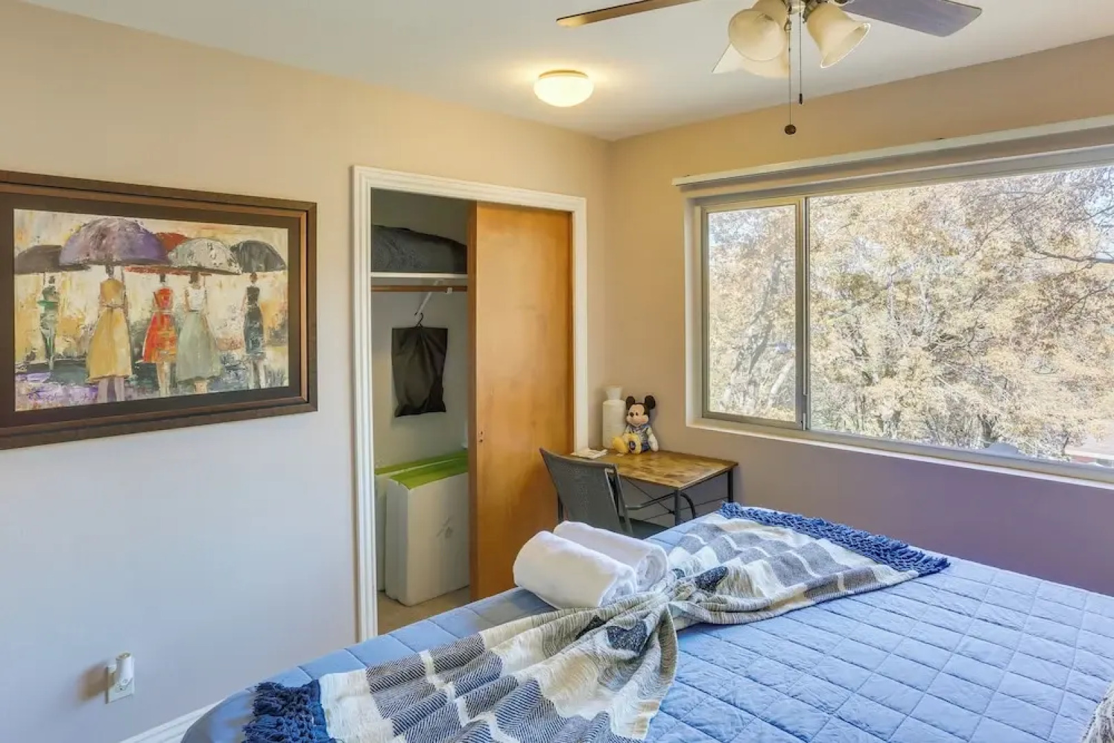 Spacious Crestline Retreat: 1 Mi to Lake Gregory
