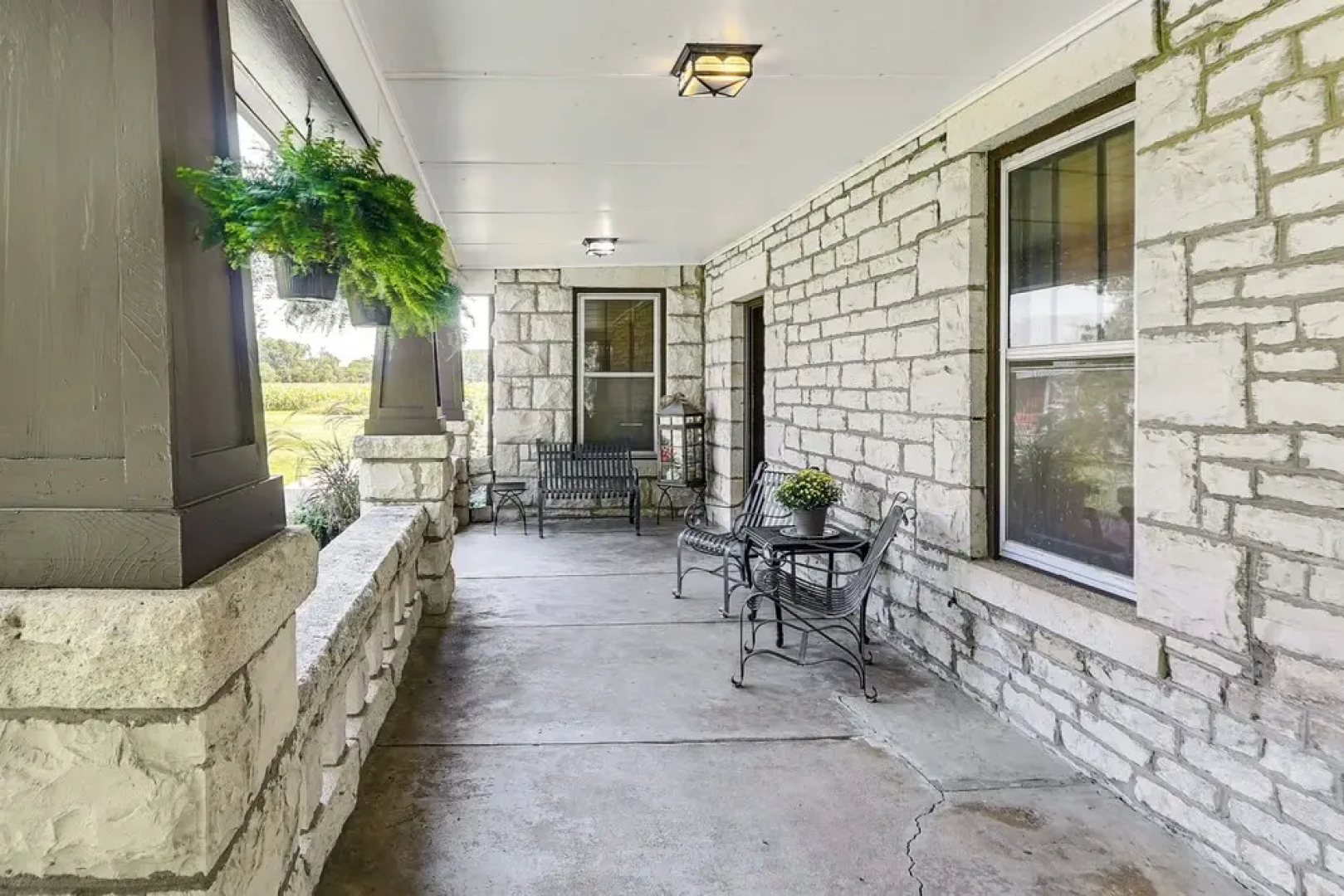 Pet-friendly Home: Grill & Fire Pit in Manhattan