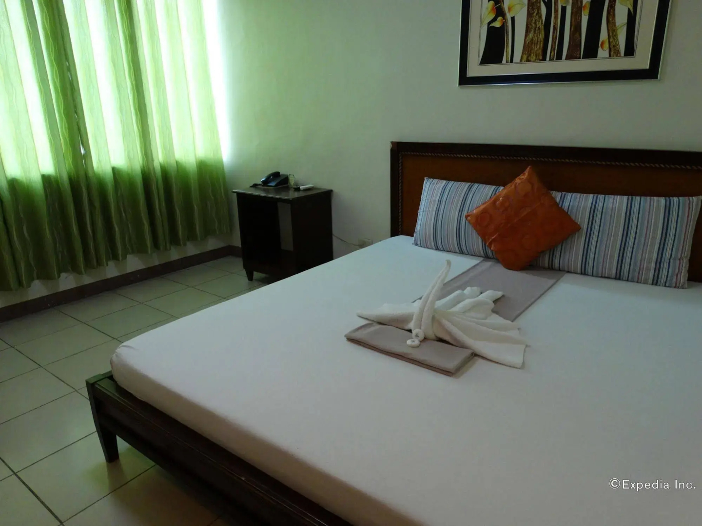 Sun Avenue Tourist Inn & Cafe