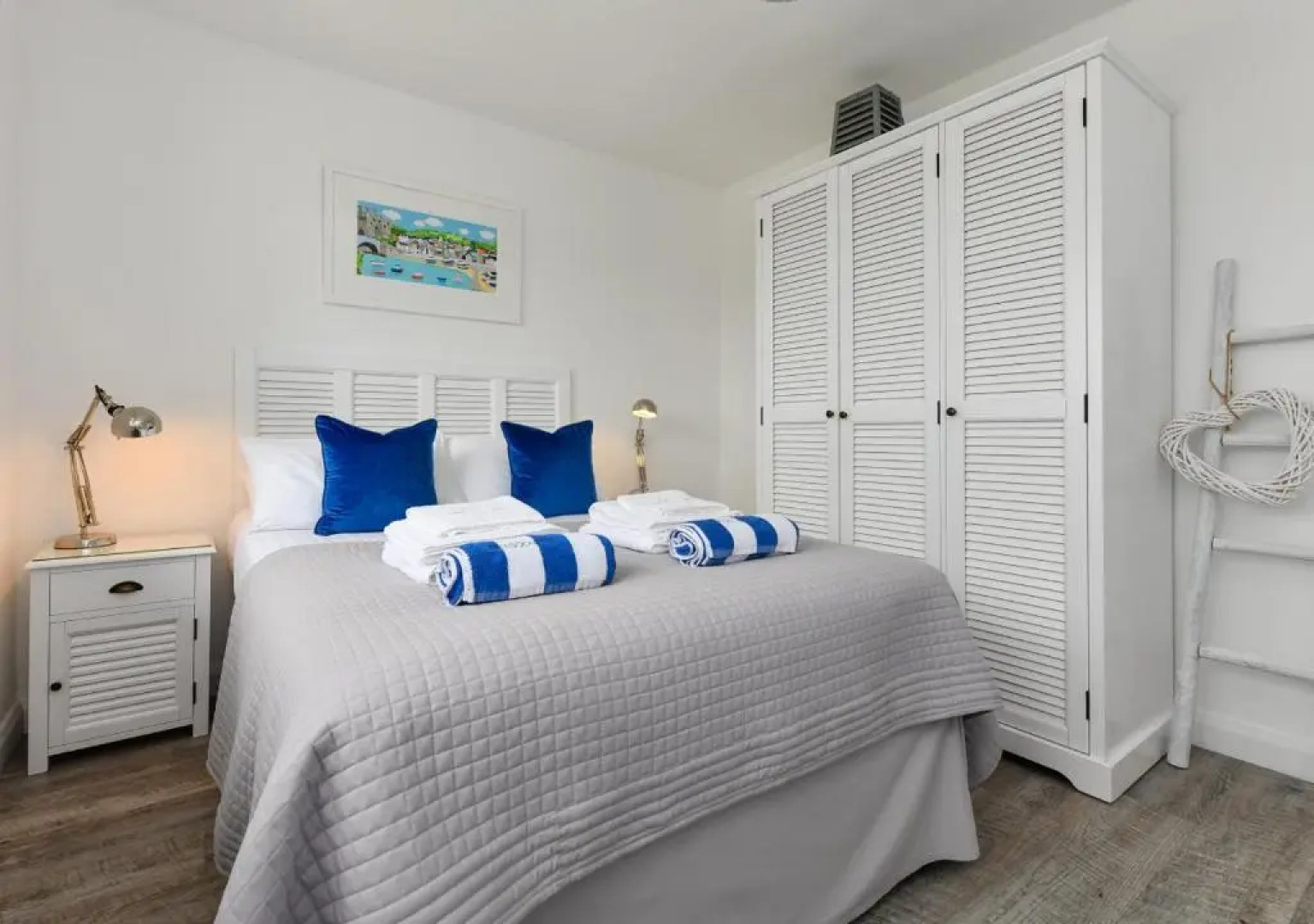 Bryn Rhosyn, 10 Cae Du