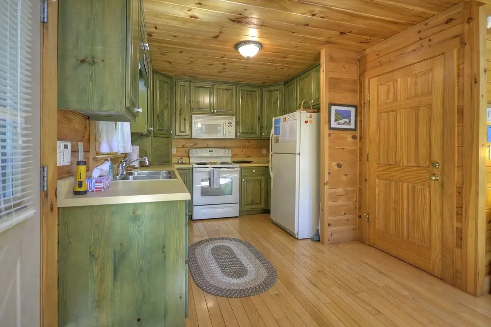 Thunder Falls- Cabin Perched Over 10ft Waterfalls!