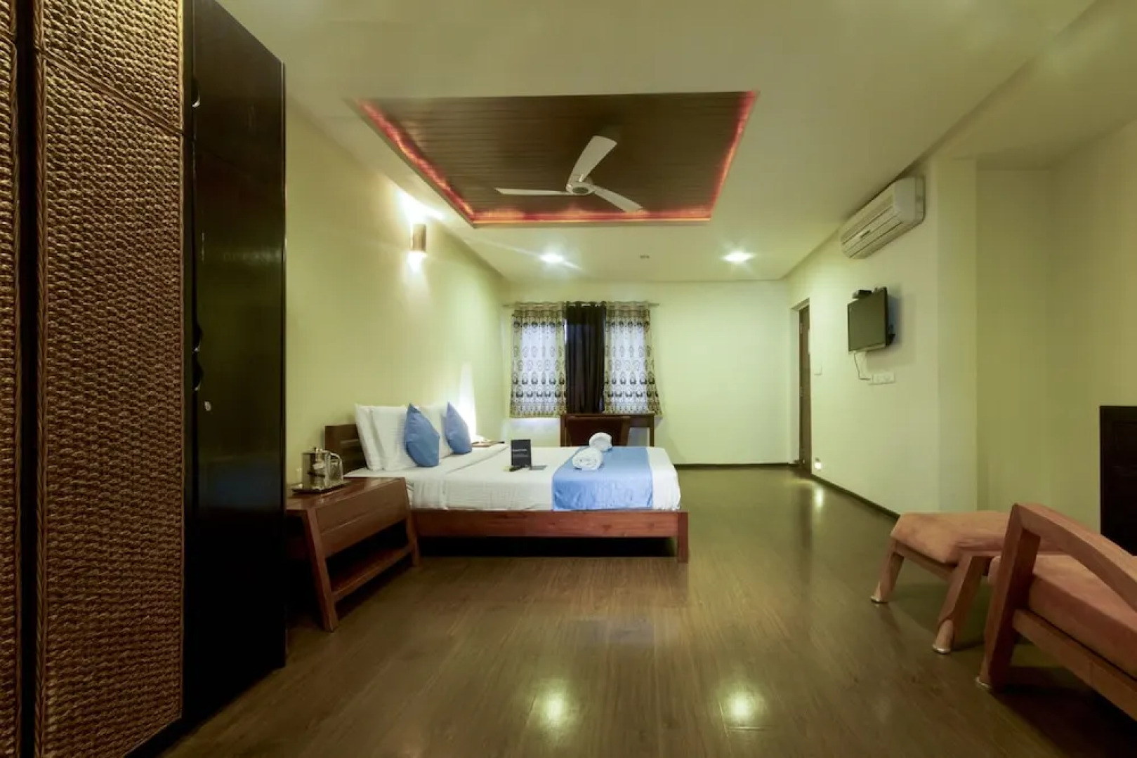 FabHotel Vibrant Jubilee Hills