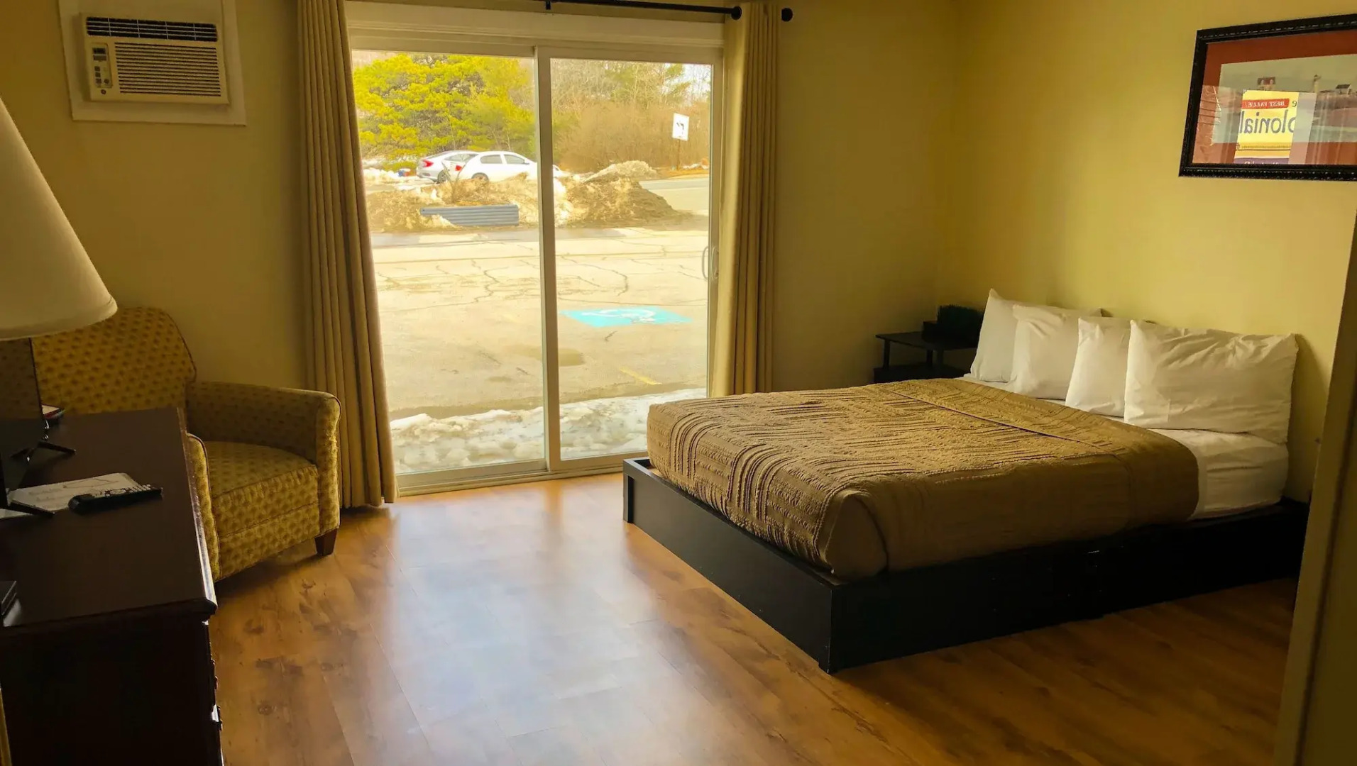 Colonial Inn Ellsworth