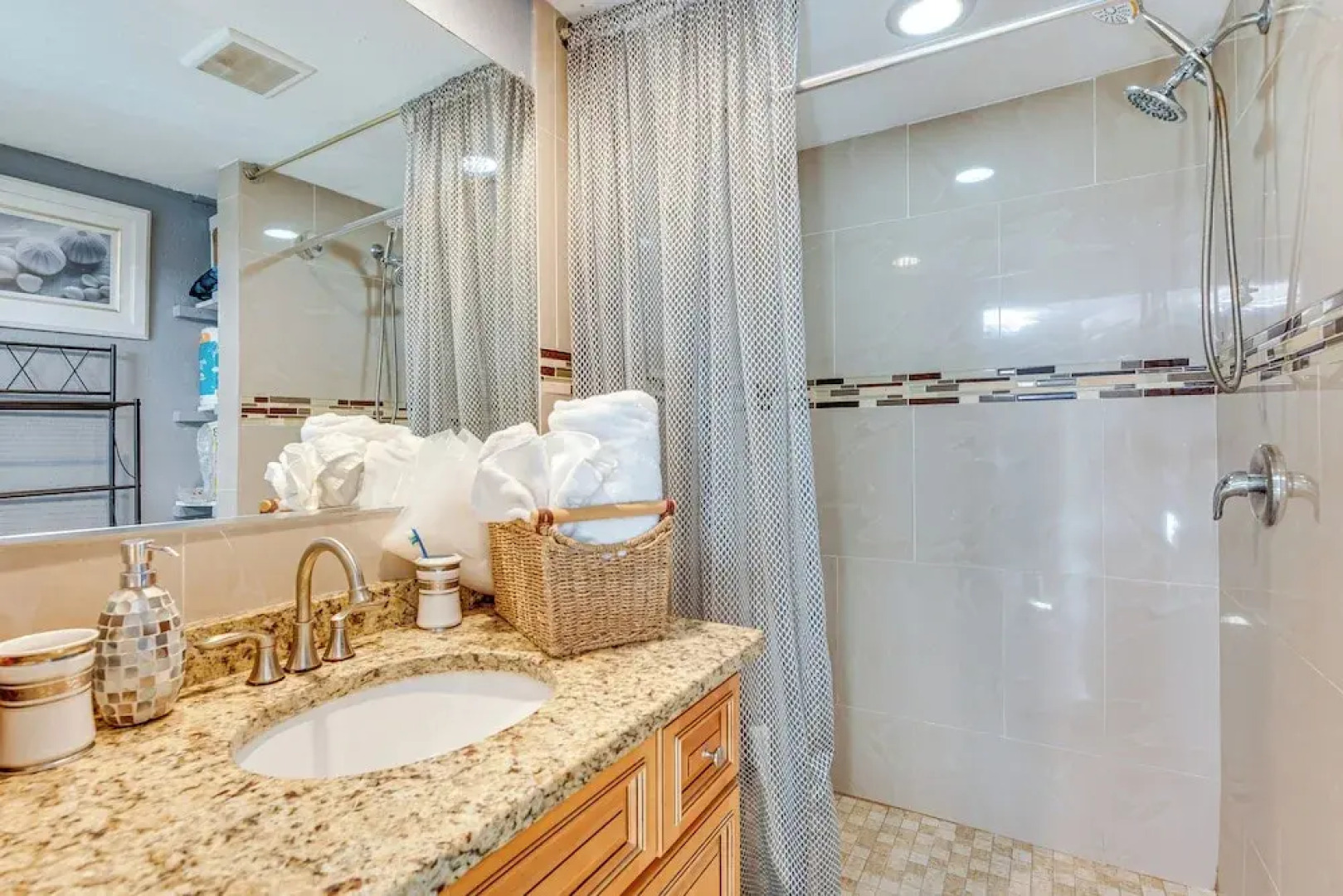 8 Mi to Sunset Beach: Home w/ Large Patio + Pool!