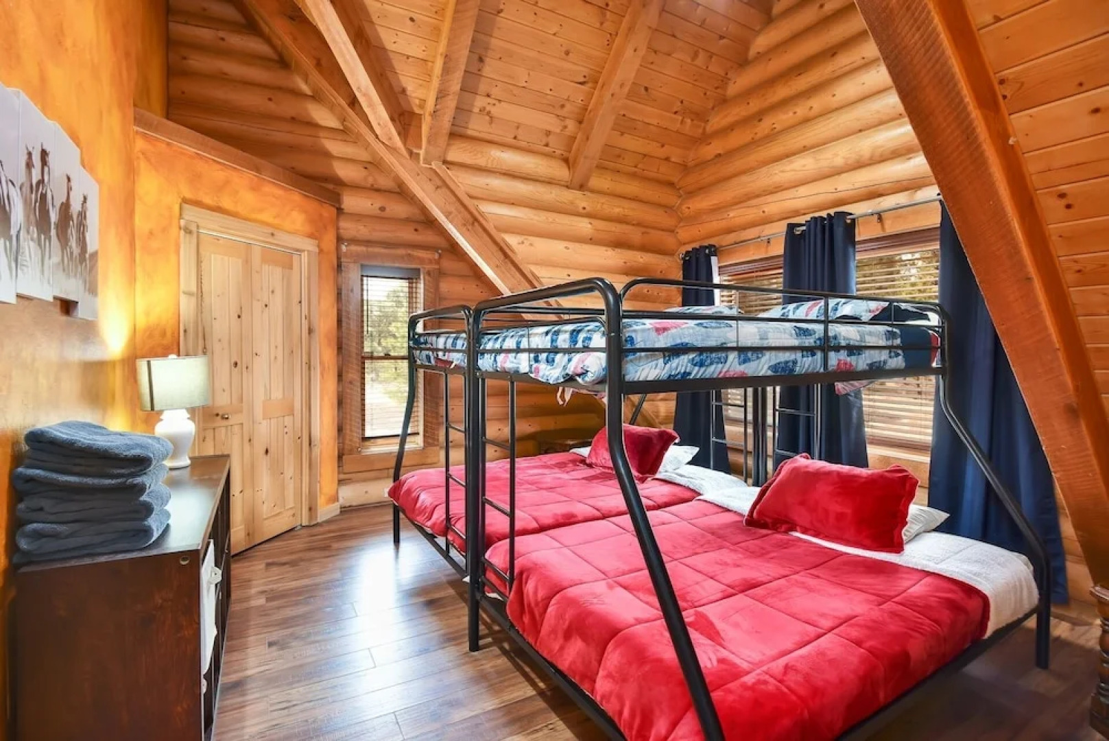 FlagRanch - 4 Br cabin by RedAwning