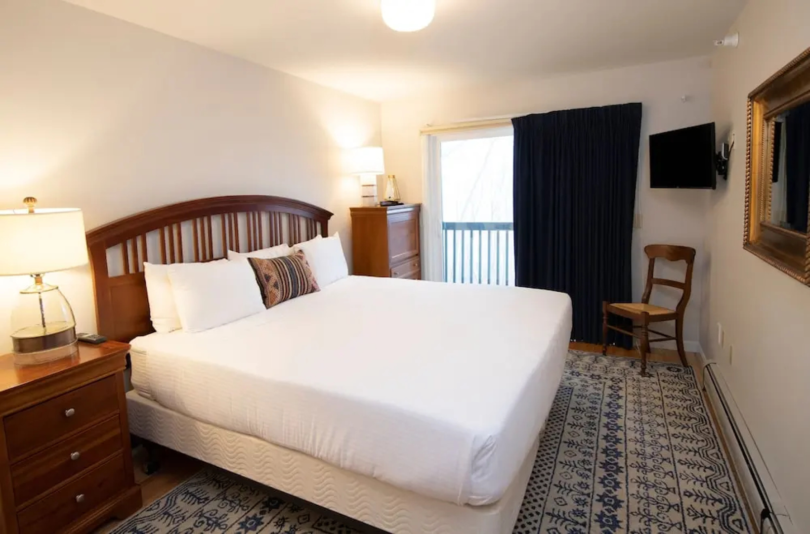 Modern & Updated Winterplace 3br- Sleeps 12 3 Bedroom Condo by RedAwning