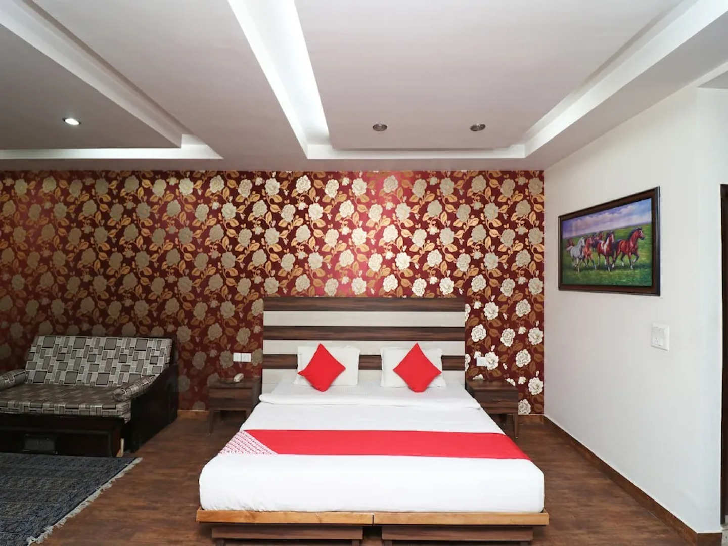 OYO 2484 Hotel Silver Star