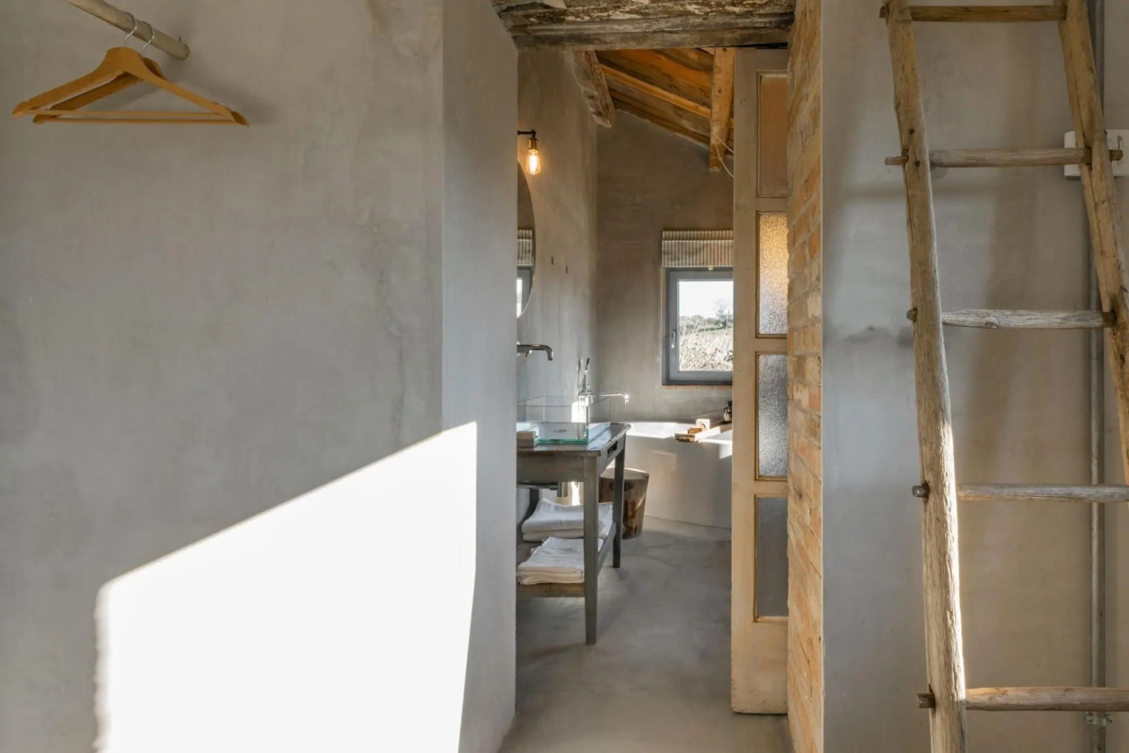 Charm and well-being in a rural setting. Dedicated to all those who seek comfort and style but love-Casa Rurale Botonto