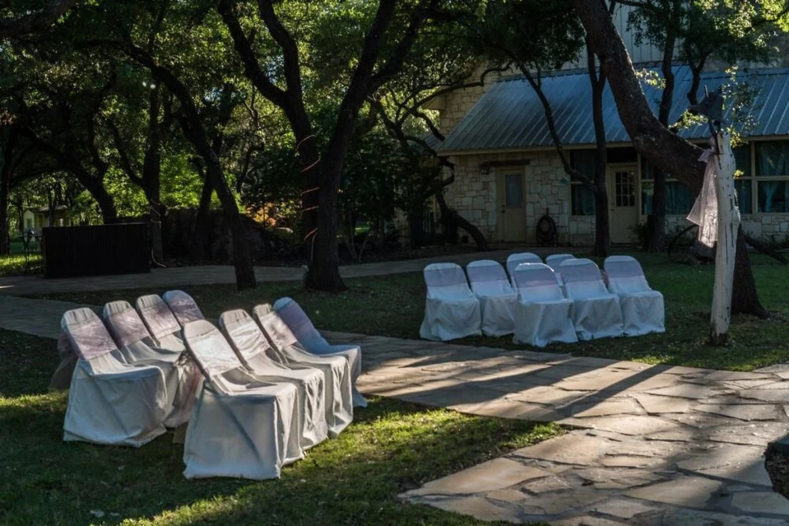 Twelve Oaks Hill Country Inn
