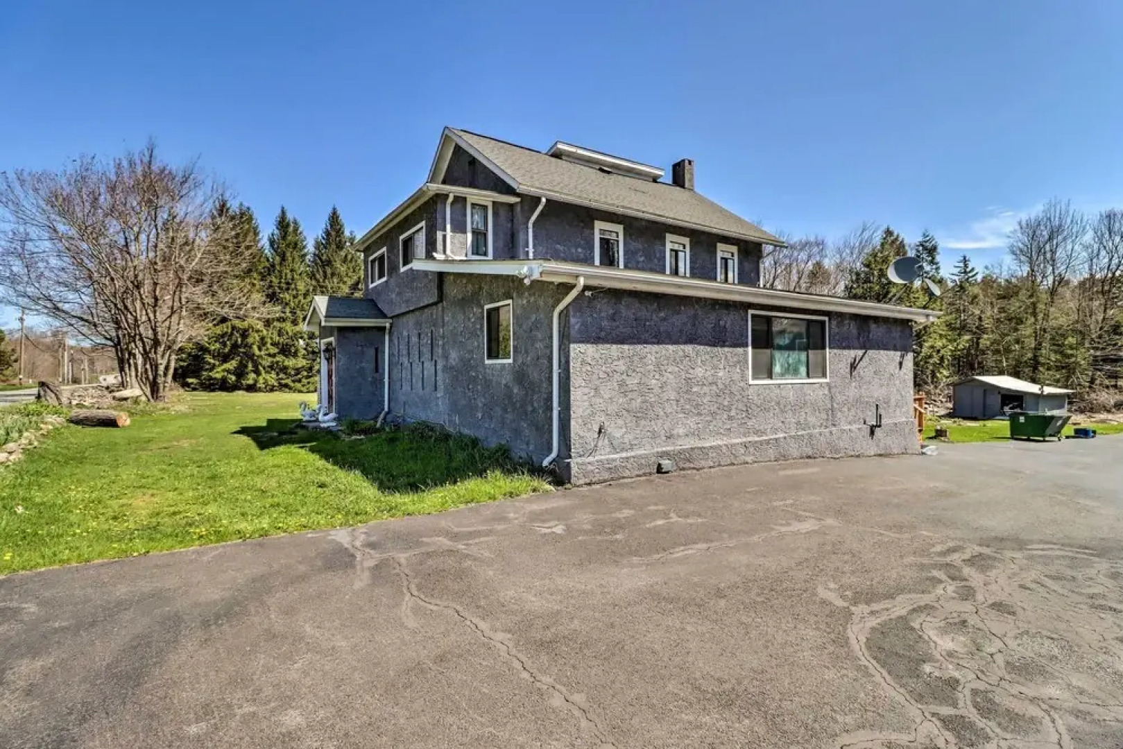 3 Mi to Lake: Spacious Tobyhanna Home & Guest Home