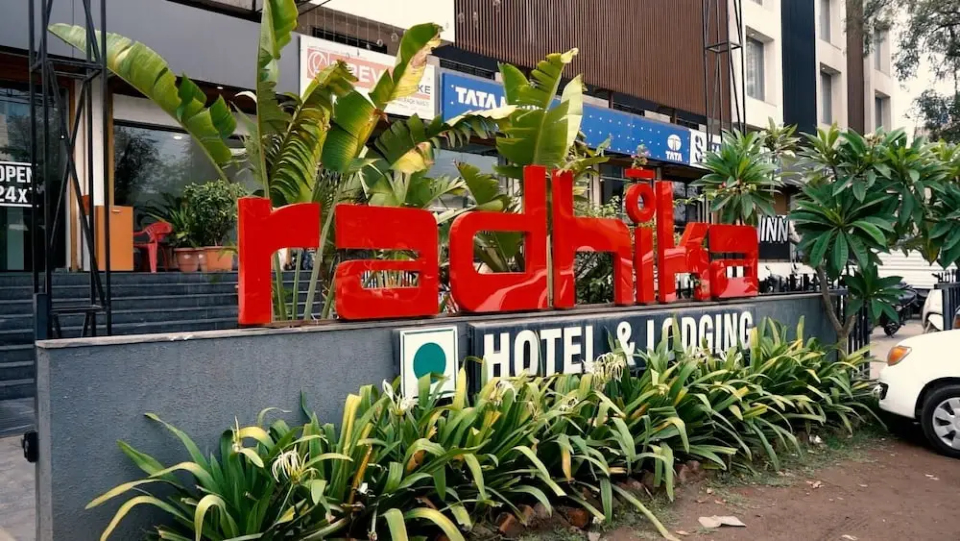 Hotel Radhika