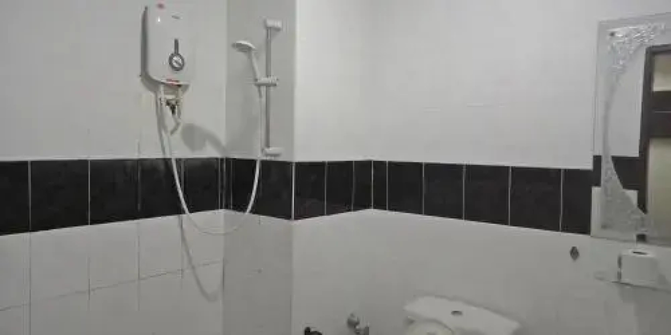 The Upper Deck Hotel