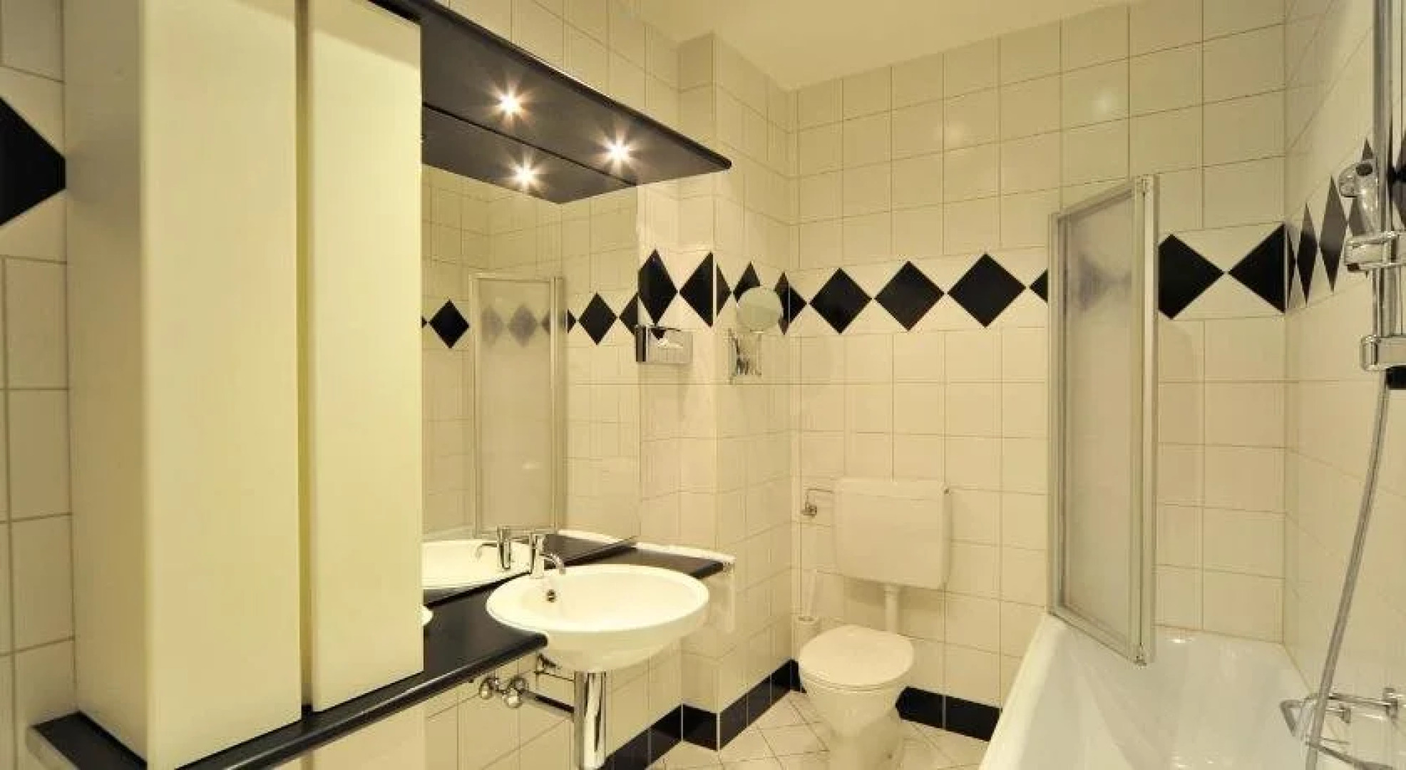 Hotel Ertl & mexican cantina salud