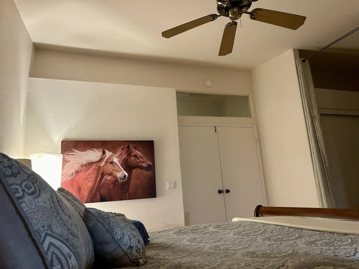 Private bedroom in Western Horizon Home