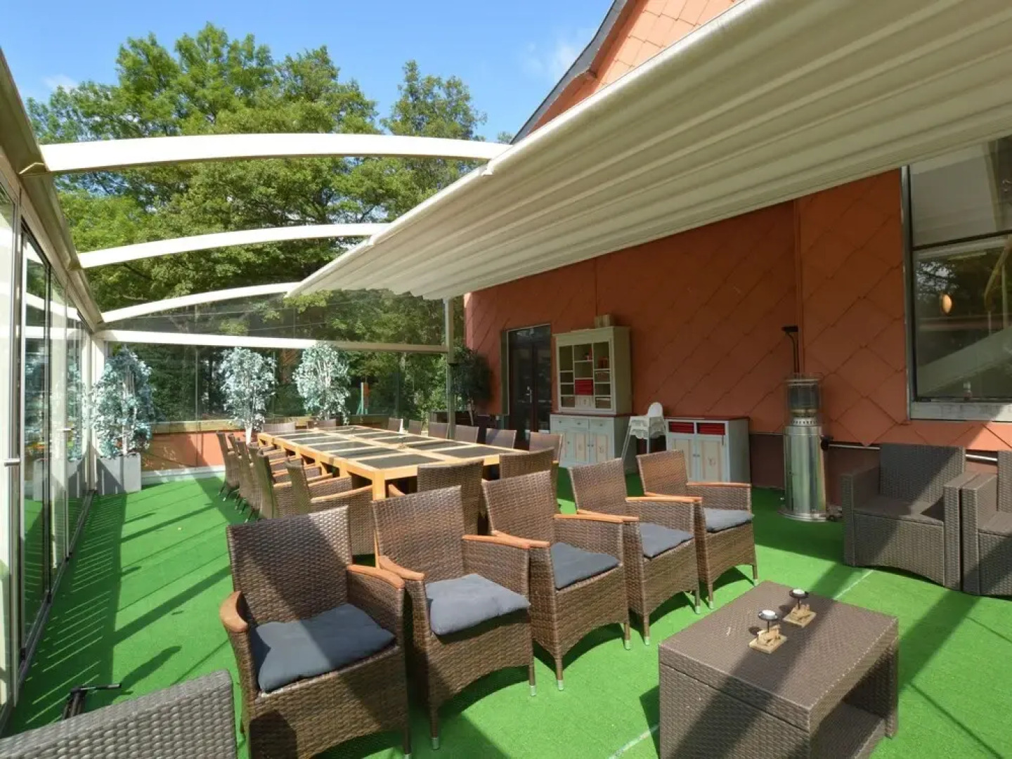 Fantastic House Lake Front, Pedalo Boats, Close to Spa