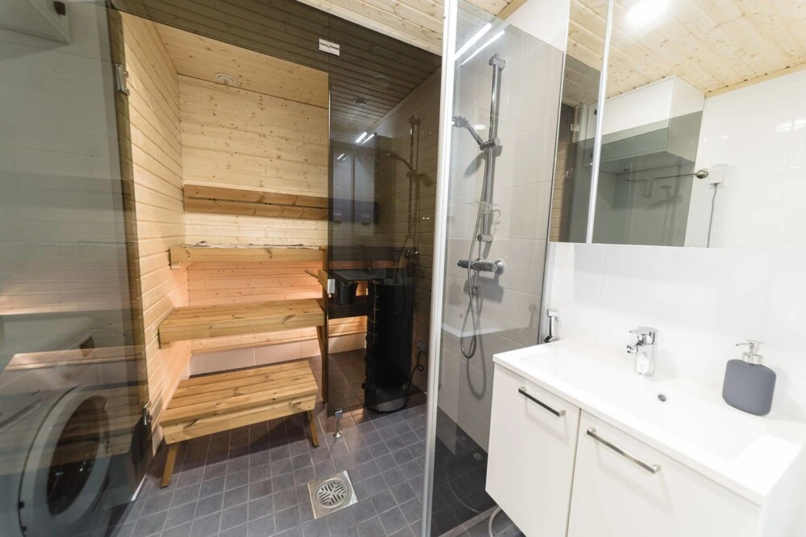 SSA Spot spacy 2-room apt ID 5003B5