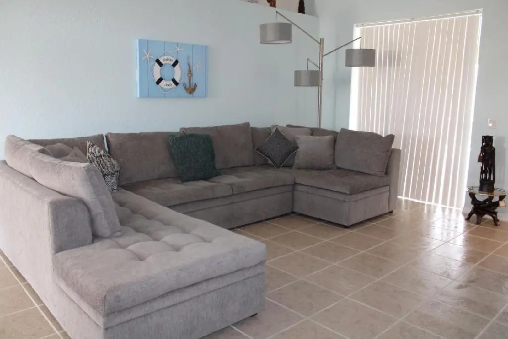 Spacious and private pool house, 15 min to beach