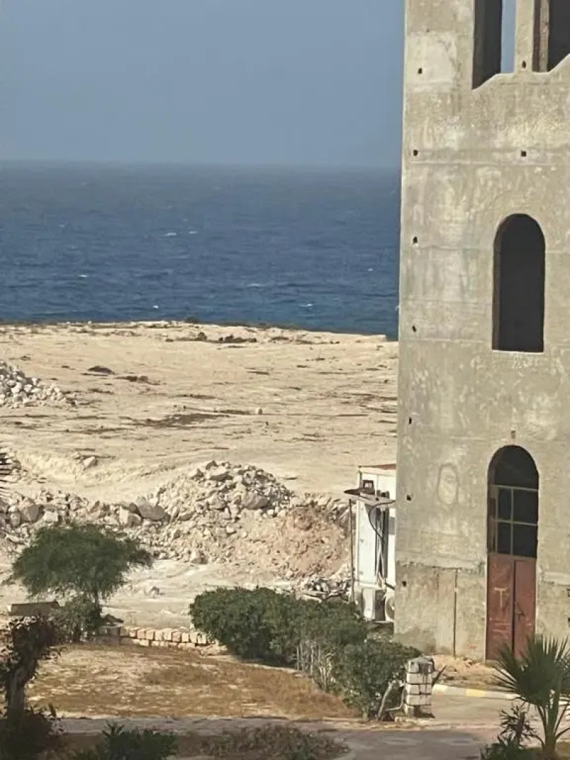 شاليه غرفتين ع البحر بقريه اندلسيه مرسي مطروح