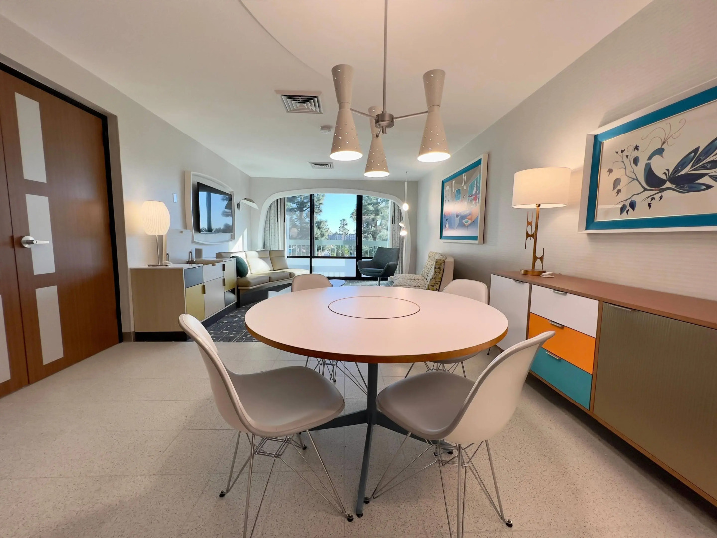 Howard Johnson by Wyndham Anaheim Hotel & Water Playground