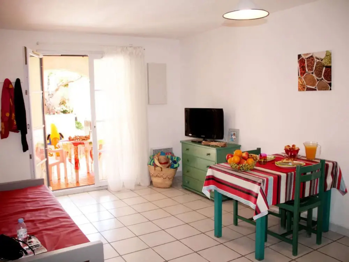 Colorful Apartment With Balcony or Terrace 500m From the sea