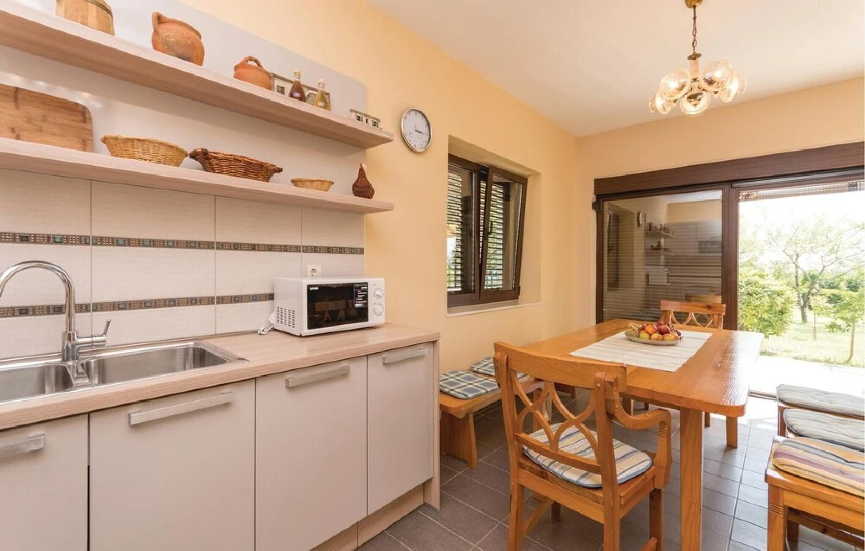 Amazing Home in Lisicic With 4 Bedrooms, Wifi and Outdoor Swimming Pool