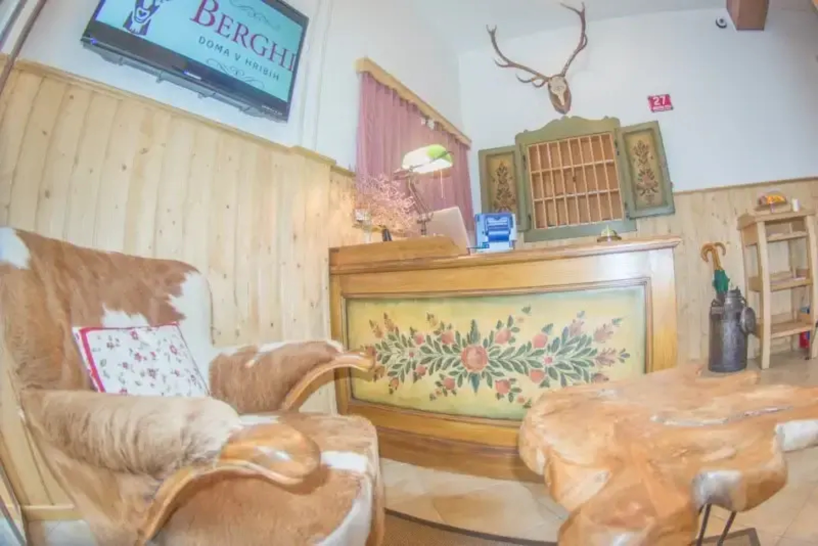 Berghi Hotel and Apartments