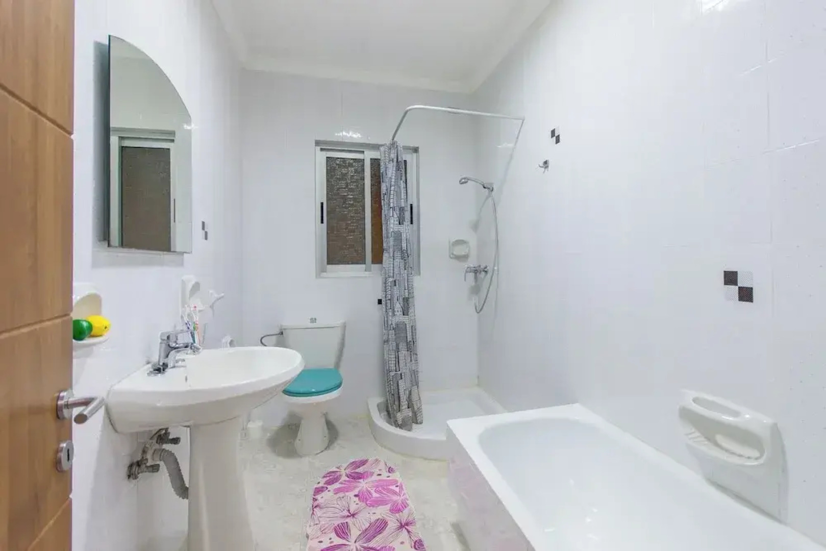 Pool and Sea, charming Merill Apart 5