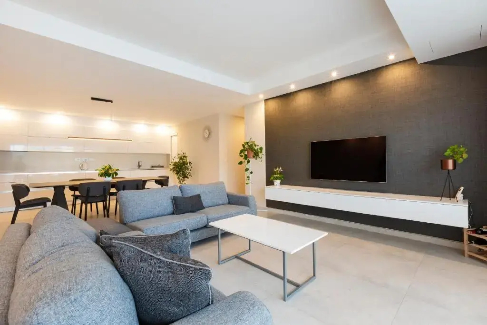 NGH12 - Lovely, spacious 2 bedroom apartment.