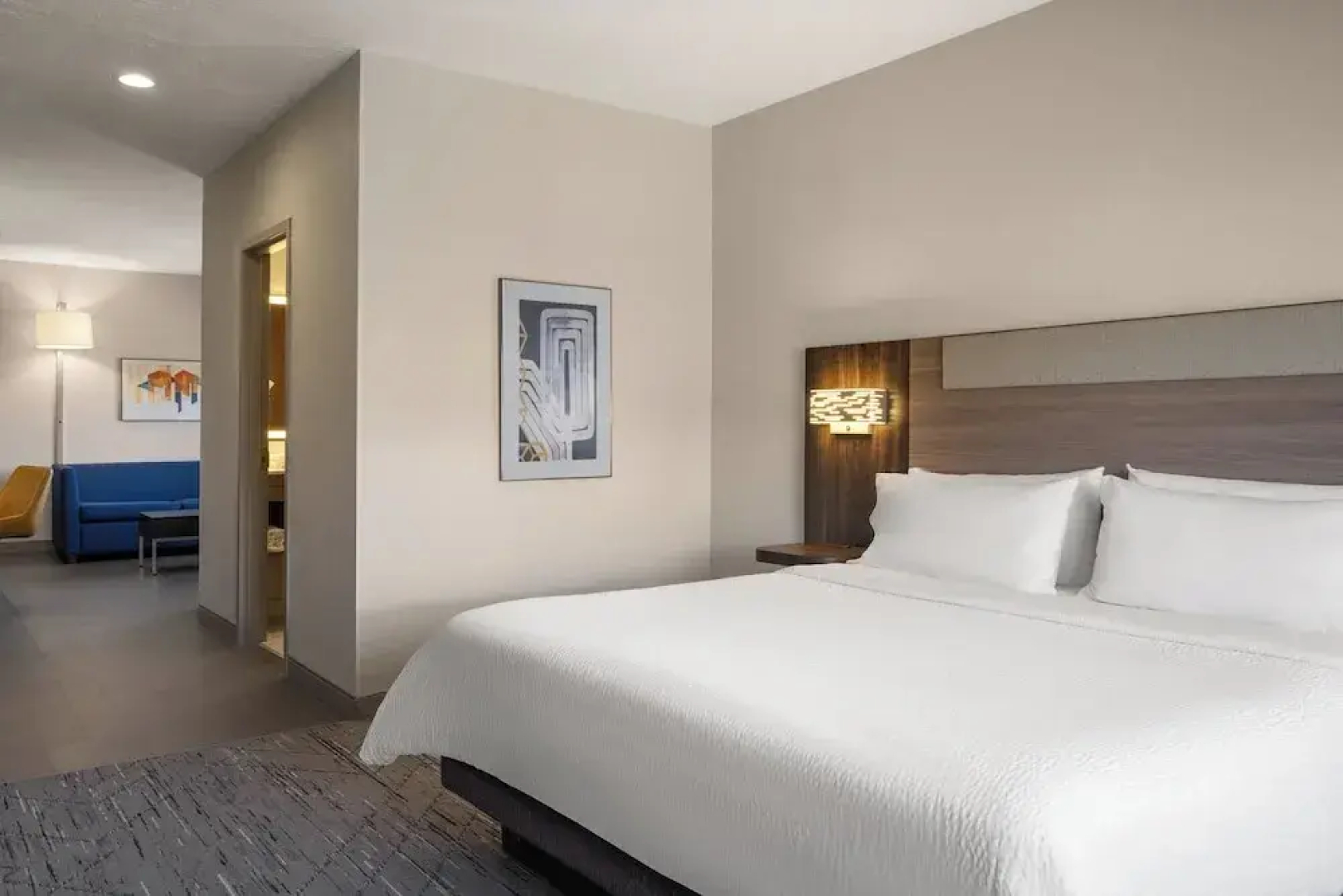Quality Inn & Suites(.)