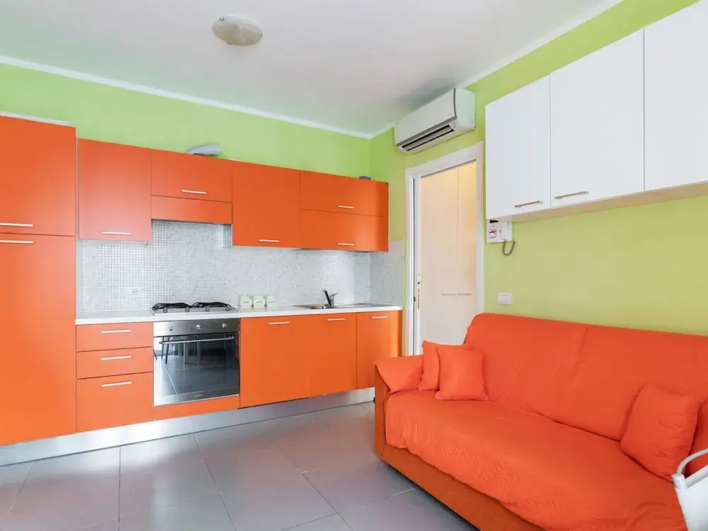 Graceful Holiday Home in Magliolo With Swimming Pool