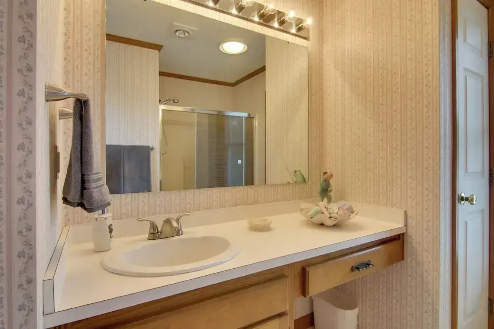 Canal-front Getaway w/ Deck & Dock in Ocean City