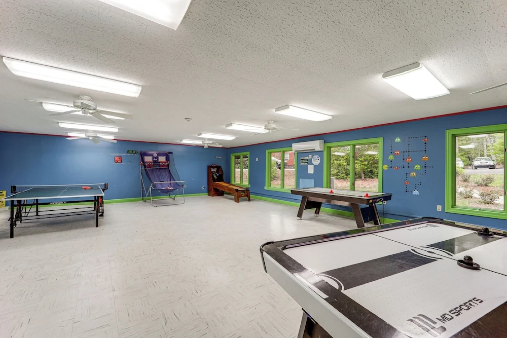 9 Mi to Sugar Mountain: Newland Cabin w/ Fire Pit!