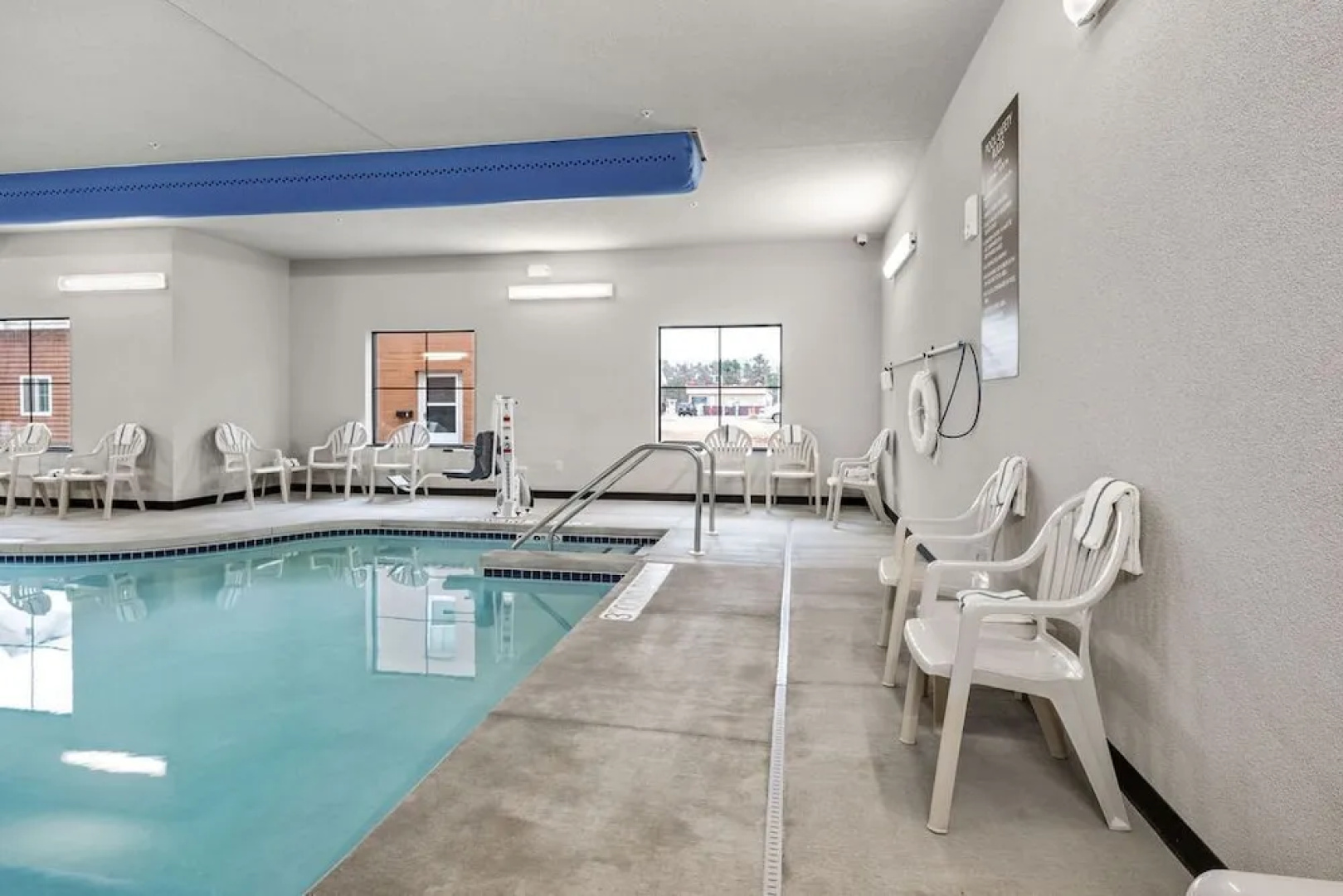 Cobblestone Hotel & Suites - Central Wisconsin Airport