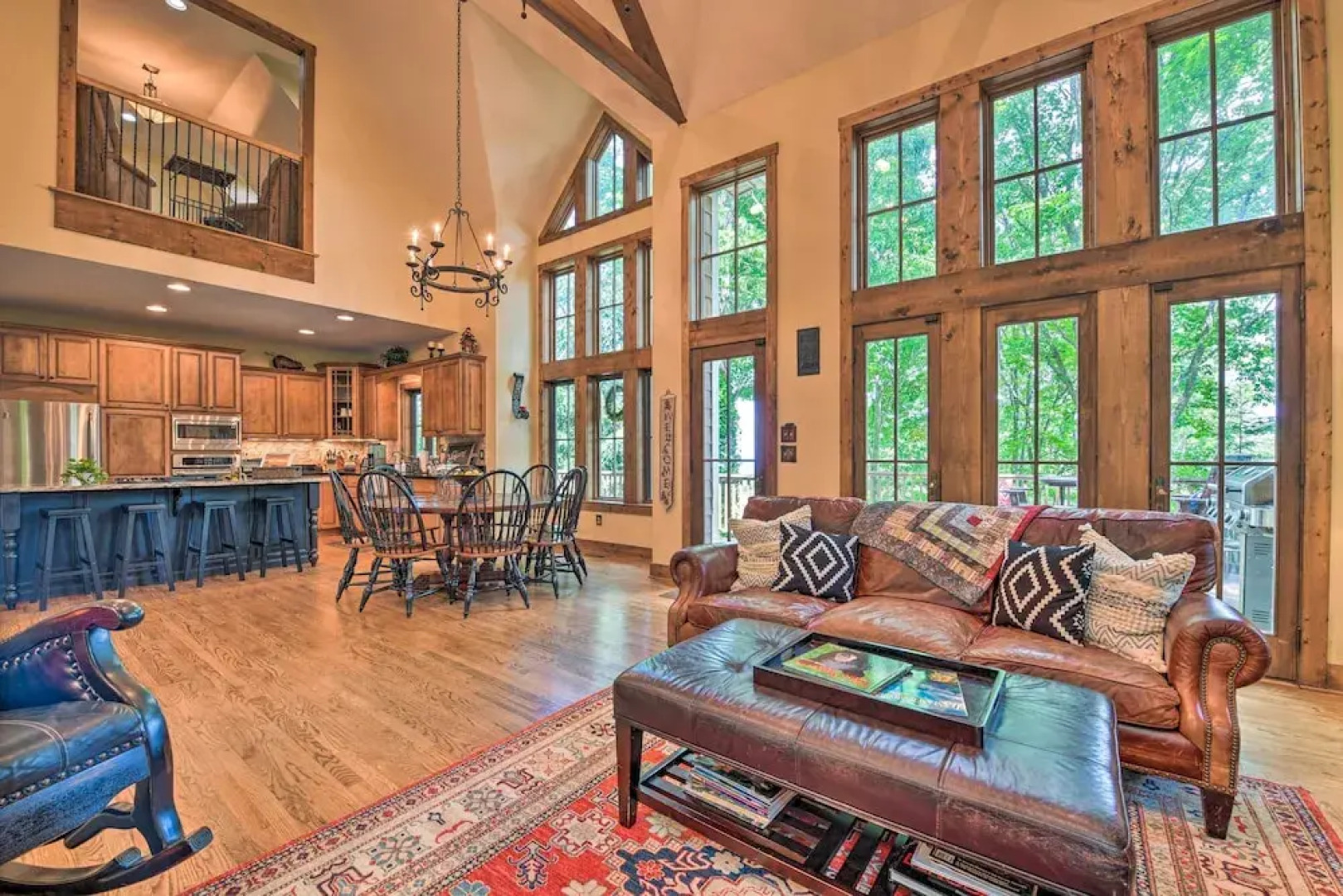 Luxe Lodge Near Smoky Mountains: Views & Hot Tub!