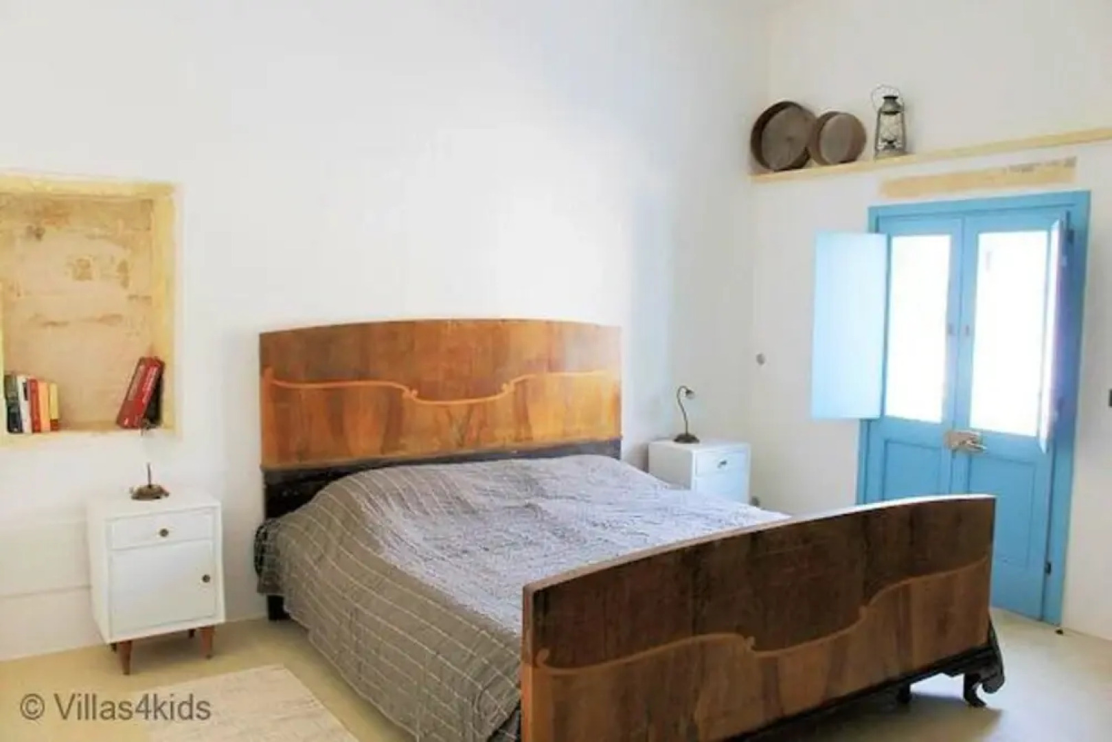 The Courtyard - Rosa