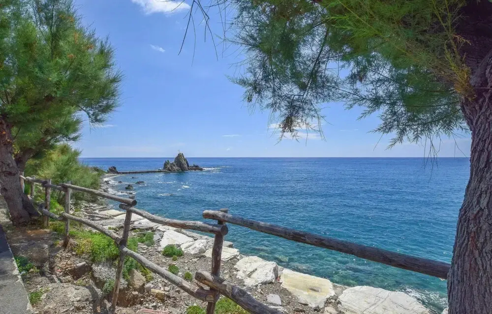 Amazing Home in Framura With Jacuzzi, Wifi and 2 Bedrooms