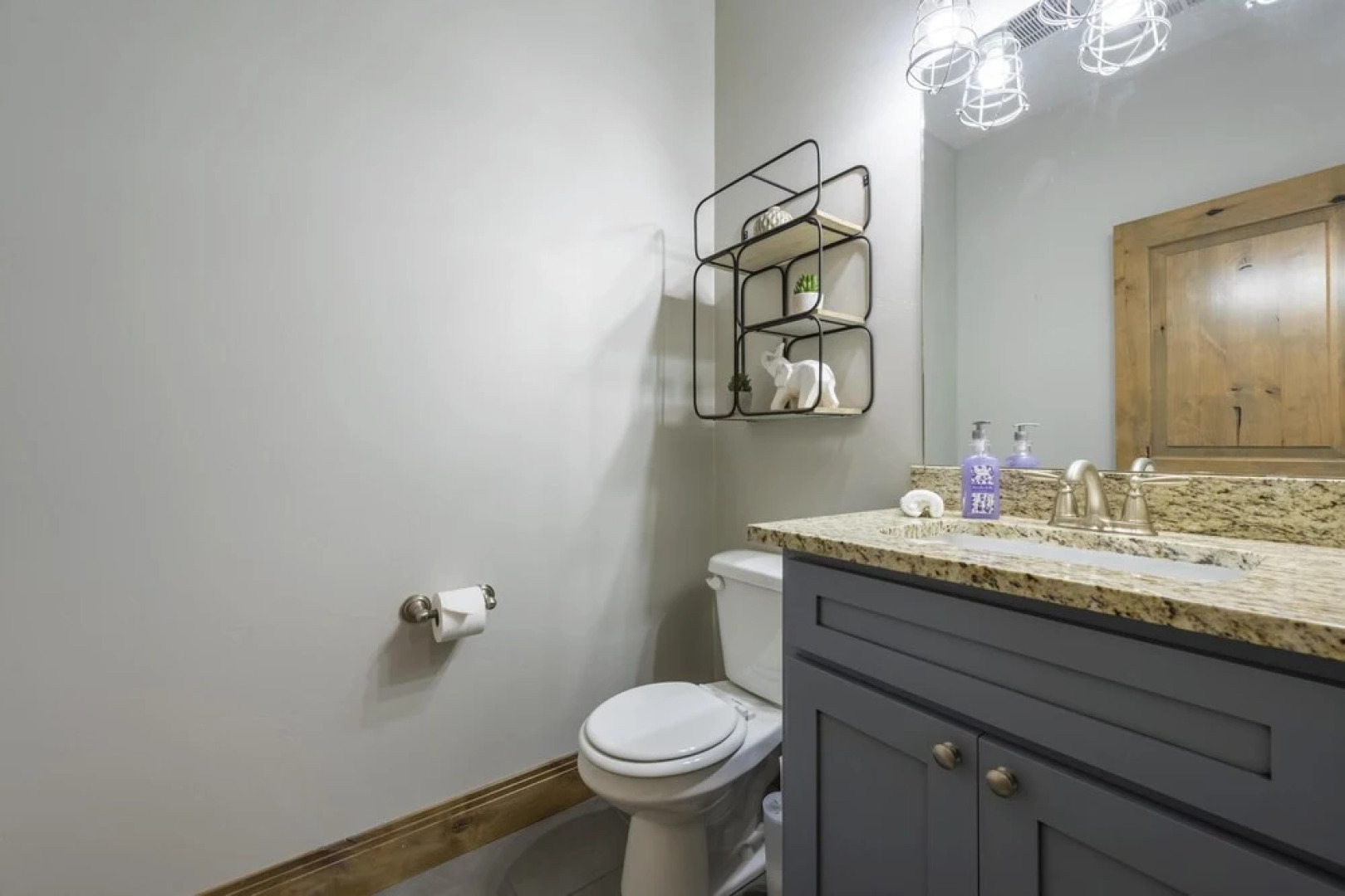 Beautiful Modern Lakefront Home - Private Beach Access, Clubhouse, Pool, & Hot Tub