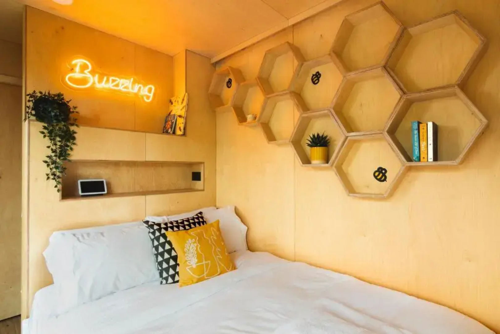 The Jungle - Unique Hot Tub Cabin in Millport