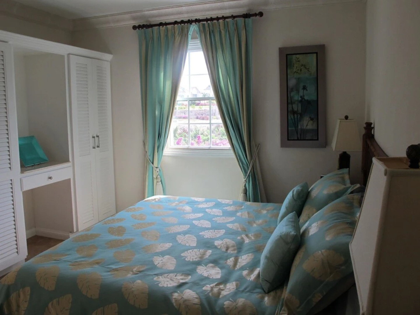 Beautiful Three Bedroom Villa in Gated Community